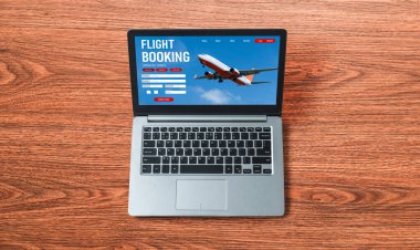 Online uçuş rezervasyon sitesi mod rezervasyon sistemi sağlar. Seyahat teknolojisi kavramı .