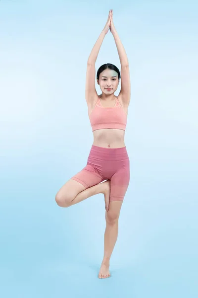 Asiatin Sportbekleidung Macht Yoga Übungen Stehen Pose Auf Fitness Als — Stockfoto