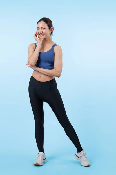 Pełne Ciało Azjatycka Kobieta Sportowym Portrecie Uśmiechnięta Pozowanie Wesoły Gest — Zdjęcie stockowe