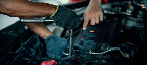 Panoramic Banner Automotive Service Mechanic Inspect Diagnose Car Engine Issue — Stock Photo, Image