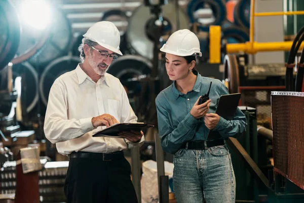 Factory Engineer Manager Assistant Using Laptop Conduct Inspection Steel Industrial — Stock Photo, Image
