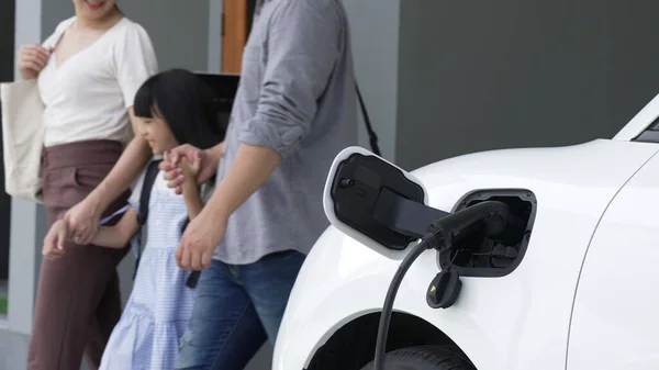 Progressive Parent Have Returned Picking Daughter School Concept Electric Vehicle — Stock Photo, Image