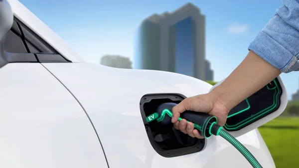 Ladegerät Einlegen Und Elektroauto Ladestation Mit Futuristischem Batteriestatus Hologramm Auf — Stockfoto