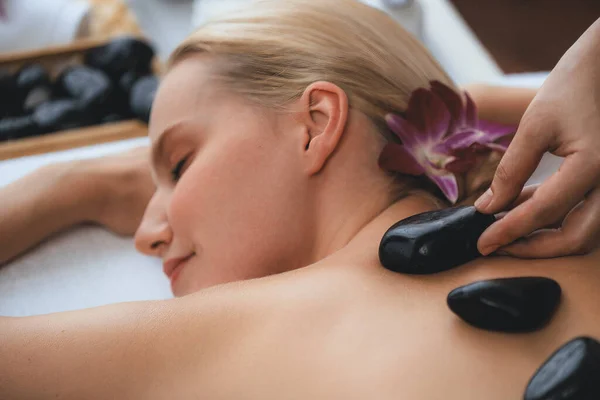 Närbild Hot Stone Massage Spa Salong Lyx Resort Med Dagsljus — Stockfoto