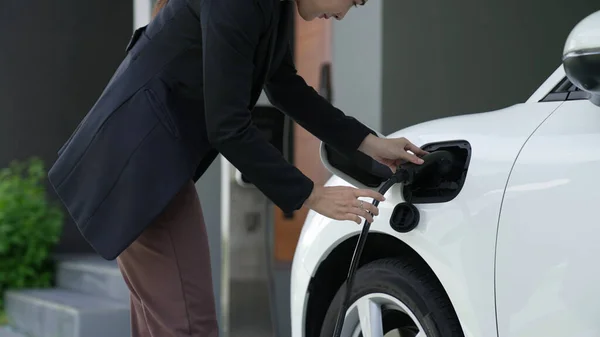 Progressive Woman Installs Charging Station Plug Her Electric Vehicle Home — Stock Photo, Image