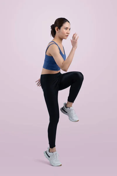 Vista Lateral Joven Atlética Mujer Asiática Ejecución Postura Estudio Tiro —  Fotos de Stock