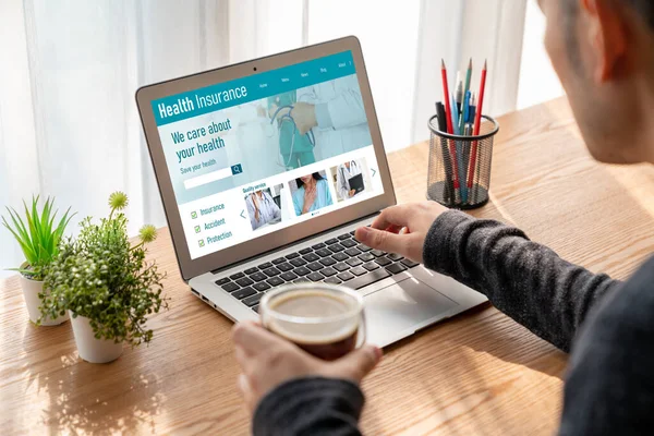 健康保険ウェブサイト簡単フォーム充填のための皿登録システム — ストック写真