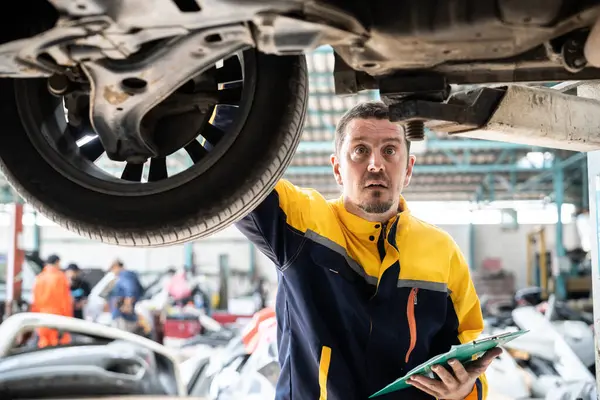 Vehicle Mechanic Conduct Car Inspection Lifted Vehicle Automotive Service Technician — Stock Photo, Image
