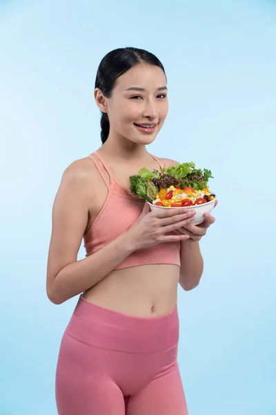 Junge Sportliche Asiatin Sportkleidung Die Eine Salatschüssel Der Hand Hält — Stockfoto