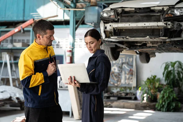 Two Vehicle Mechanic Working Together Conduct Car Inspection Laptop Automotive — Stock Photo, Image