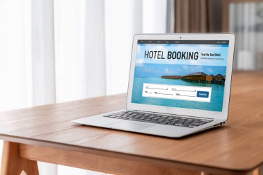 Çevrimiçi otel konaklama rezervasyon sitesi mod rezervasyon sistemi sağlar. Seyahat teknolojisi kavramı .