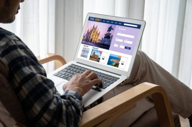 Model arama ve seyahat planlama için internet sitesi uçuş, otel ve tur rezervasyonları için anlaşma ve paket sunuyor