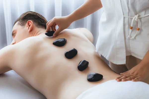 Massagem Pedra Quente Salão Spa Resort Luxo Com Serenidade Dia — Fotografia de Stock
