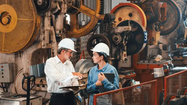 Metalwork Manufacturing Factory Engineer Manager Conduct Inspection Steel Industrial Machine — Stock Photo, Image