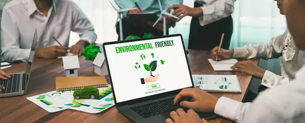 Επιχειρηματίες Στην Πράσινη Εταιρική Εταιρεία Σχεδιάζει Φιλικά Προς Περιβάλλον Και — Φωτογραφία Αρχείου