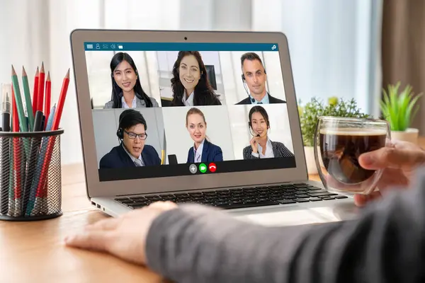 Podnikatelé Videokonferenci Pro Modish Virtuální Skupinové Setkání Korporativních Pracovníků Obchodních — Stock fotografie