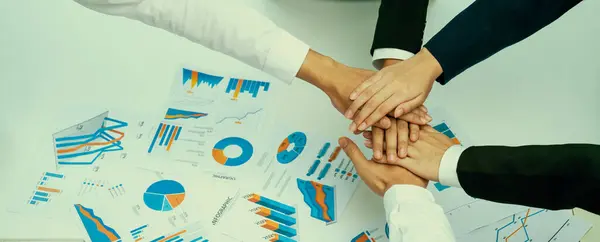 Analytikerteam Sätta Hand Tillsammans Efter Framgångsrik Plan För Affärsstrategi Och — Stockfoto