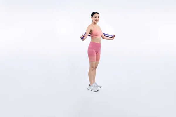 Spor Giyim Portresi Giymiş Enerjik Bir Kadın Direnç Sporu Bandını — Stok fotoğraf