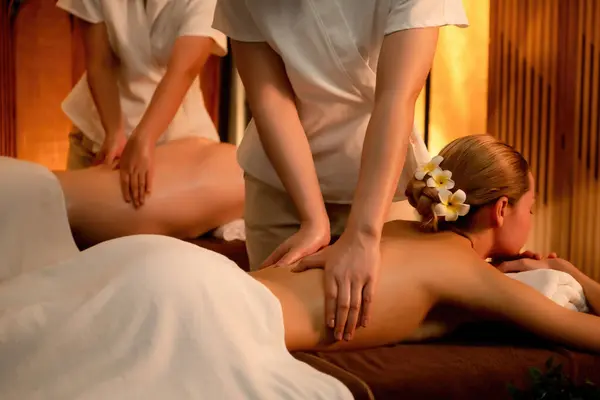 Couple Caucasien Client Appréciant Relaxant Massage Spa Stress Dorloter Avec — Photo