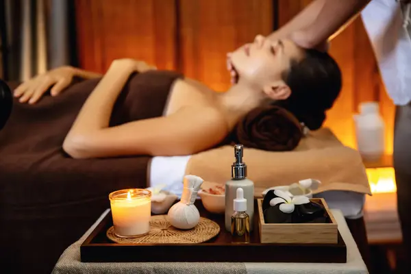 Ambiance Massage Aromathérapie Composition Salon Spa Avec Des Bougies Décor — Photo