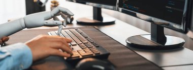Üretken yapay zeka ya da yapay zeka tarafından kodlanan program otomasyonu. Robotik el ve insan yazılım geliştiricisi arasındaki işbirliği betik çözme, hata ayıklama veya yazma.