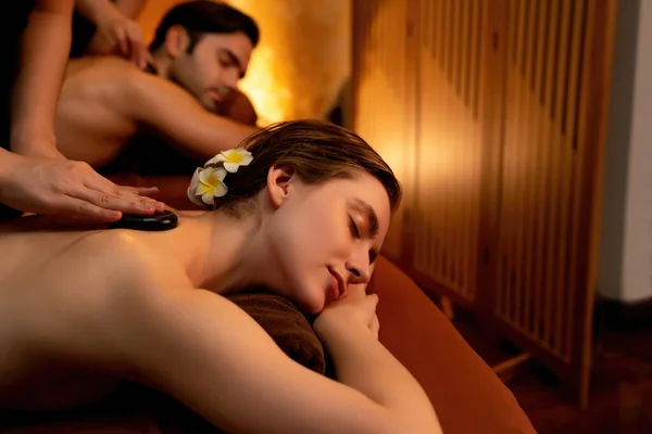 Hot Stone Massage Wellness Salon Luxus Resort Mit Warmem Kerzenlicht — Stockfoto