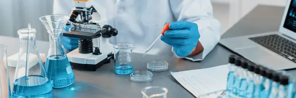 Scientist Conduct Chemical Experiment Medical Laboratory Carefully Drop Precise Amount — Stock Photo, Image
