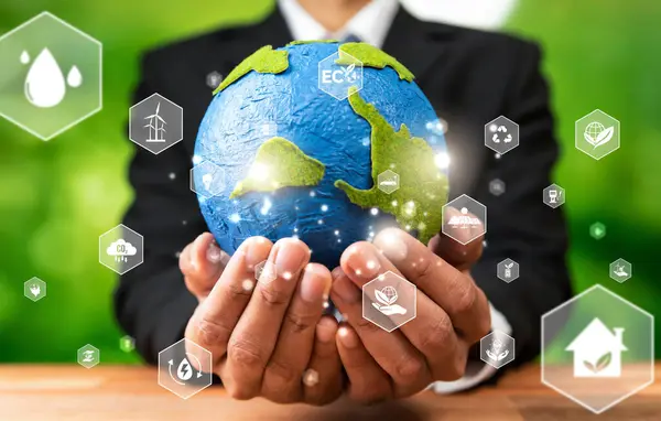 Бизнесмен Держащий Землю Экологически Чистым Дизайном Иконок Символизирует Обязательства Бизнес — стоковое фото