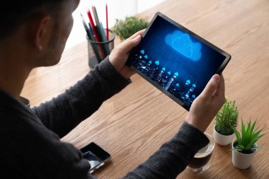 Mod uzak çalışma ve kişisel veri depolama için bulut hesaplama yazılımı