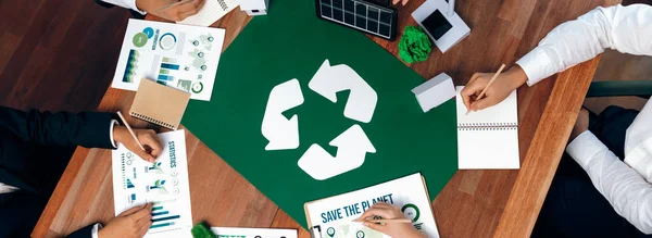 Najlepszy Widok Biznesmenów Planujących Dyskutujących Temat Recyklingu Zmniejszyć Symbol Polityki — Zdjęcie stockowe