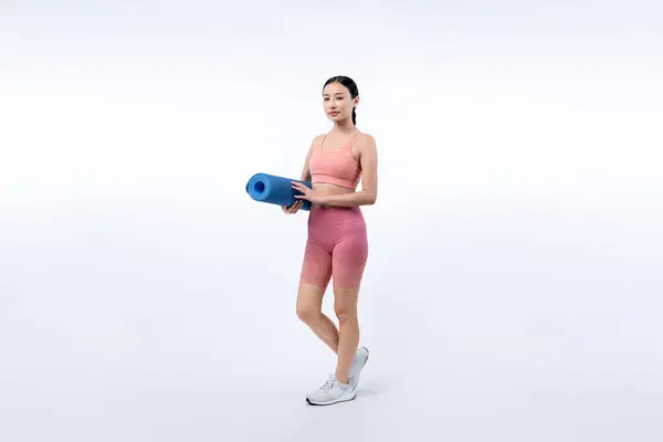 매트와 스포츠복에 매력적인 아시아 여자의 초상화 건강한 운동과 라이프 스타일 — 스톡 사진