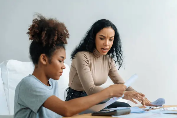 Donne Afroamericane Stressate Hanno Problemi Finanziari Con Debito Della Carta — Foto Stock