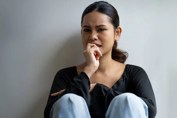 Depresivní Mladá Asiatka Mentálním Zdravotním Problémem Mysli Potřebují Naprostou Léčbu — Stock fotografie
