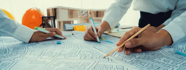Arbetstagar Arkitekt Och Ingenjörsarbete Fastighetsbyggnadsprojekt Planering Med Kartografi Och Fastighetskarta — Stockfoto