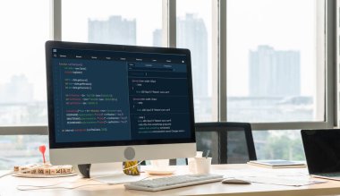Model uygulama ve program kodlaması için bilgisayar ekranında yazılım geliştirme programlama