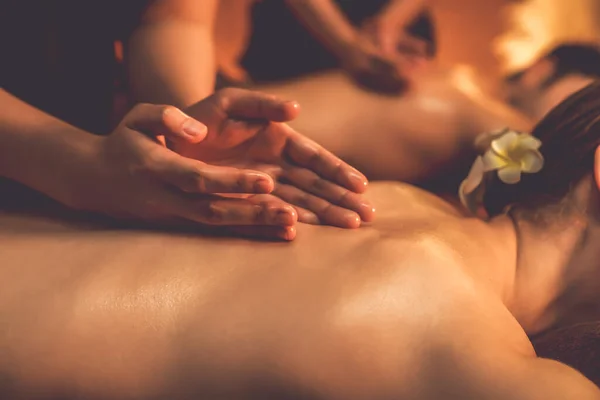 Cliente Casal Close Desfrutando Relaxante Massagem Spa Stress Mimando Com — Fotografia de Stock