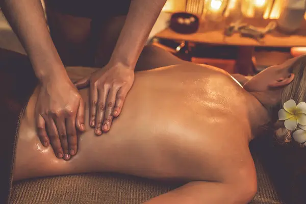 Grosse Cliente Profitant Massage Relaxant Stress Spa Dorloter Avec Beauté — Photo