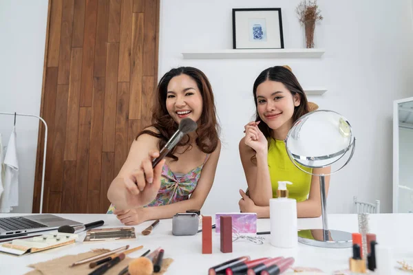 Asian Woman Influencer Shoot Live Streaming Vlog Video Review Makeup —  Fotos de Stock
