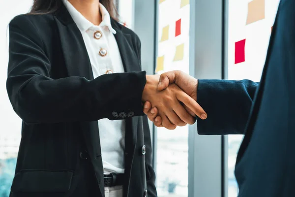 Handshake Pessoas Negócios Escritório Corporativo Mostrando Acordo Profissional Contrato Negócio — Fotografia de Stock