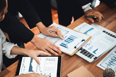 Fintech BI 'ın finansal veri analizi ya da iş zekası tablet ekranından masaya pazarlama yapmayı planlayan iş adamlarının derinlemesine finansal veri analizine kadar. Çok titiz.