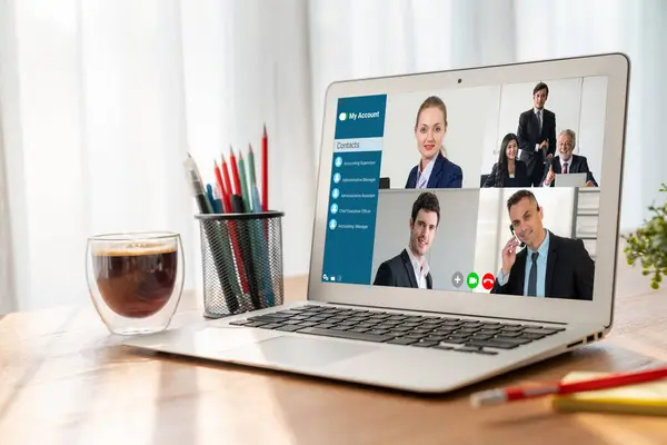 Affärsmän Video Konferens För Modish Virtuell Grupp Möte Corprate Business — Stockfoto