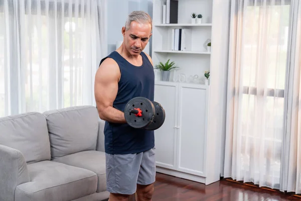 Atletisk Och Sportig Senior Man Engagerar Sig Body Workout Rutin — Stockfoto