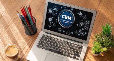 CRM işletme ve işletme için modern bilgisayarda müşteri ilişkileri yönetim sistemi