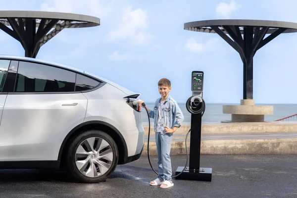 Little Boy Recharging Eco Friendly Electric Car Charging Station Car — Stock Photo, Image