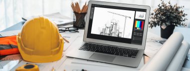 Dizüstü bilgisayar ekranında, teknolojinin kusursuz entegrasyonu ve geleneksel taslak metodu üzerine dokümanlar ve planlar içeren mimari tasarım yazılımının dijital planı. İçgörü