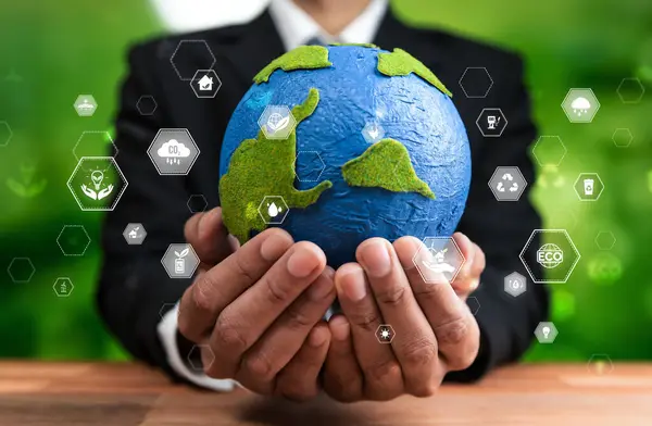 Podnikatel Držící Zemi Ekologickým Designem Ikon Symbolizuje Závazek Obchodní Společnosti — Stock fotografie