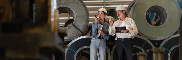 Metalwork Manufacturing Factory Manager Inspect Newly Manufactured Metal Steel Roll — Stock Photo, Image