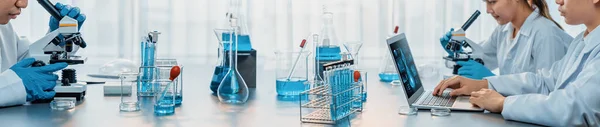 Grupo Dedicado Cientistas Realizar Experimentos Químicos Pesquisa Laboratório Médico Como — Fotografia de Stock