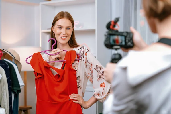 Woman Influencer Shoot Live Streaming Vlog Video Review Clothes Utmost — Stock Photo, Image