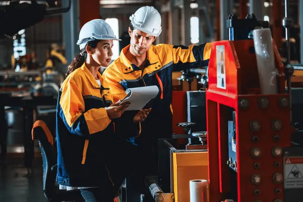 Professional Quality Control Inspector Conduct Safety Inspection Steel Machinery Manufacturing — Stock Photo, Image